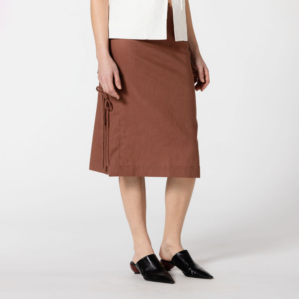 SOFIA brown linen skirt for summer special occasions Dorilou
Genderless, plus size, curvy