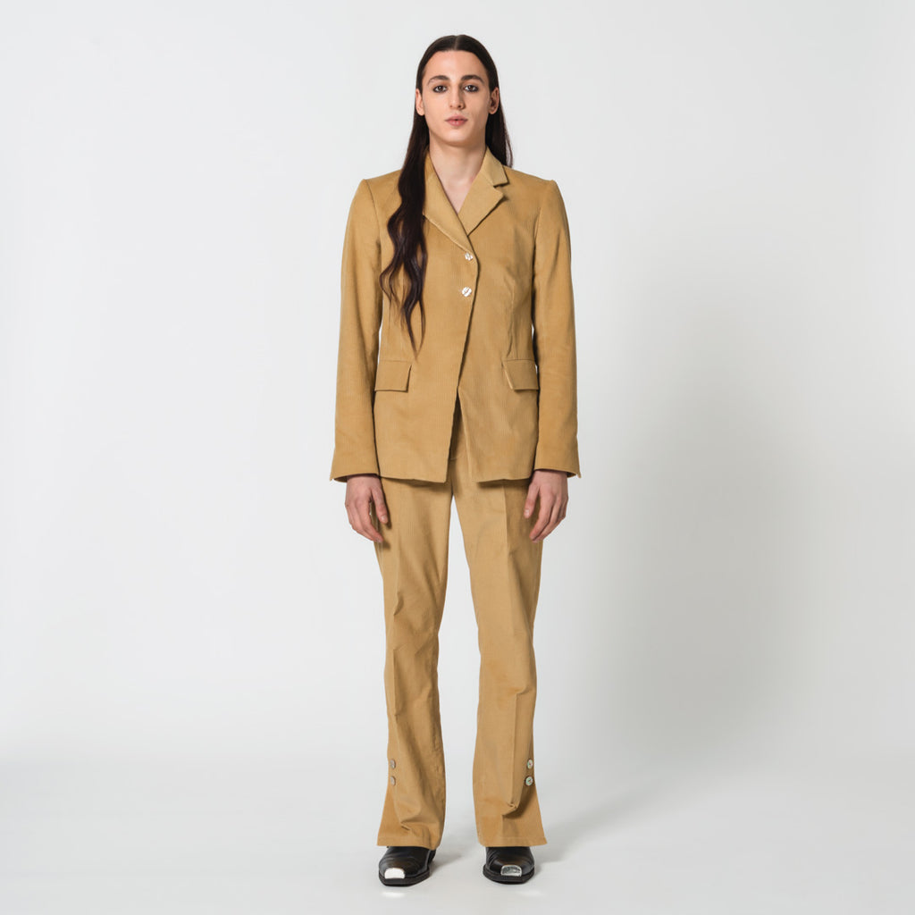 CLAUDE beige cotton corduroy tailored jacket made from overstock fabric for formal events Dorilou
CLAUDE is a genderless style, available in plus size and also designed for curvy figures.