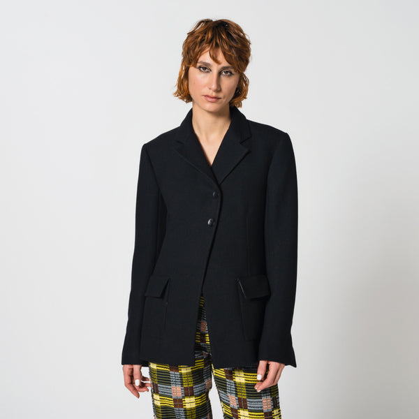 CLAUDE black virgin wool blazer jacket for a first job interview Dorilou
CLAUDE is a genderless style, available in plus size and also designed for curvy figures.