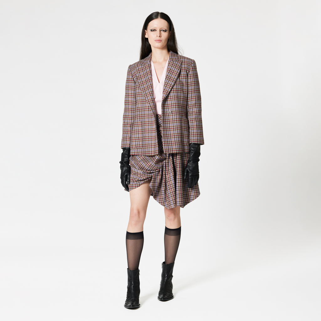 HELGA houndstooth wool jacket for an elegant and timeless office outfit Dorilou.
HELGA is a genderless style, available in plus size and also designed for curvy figures.