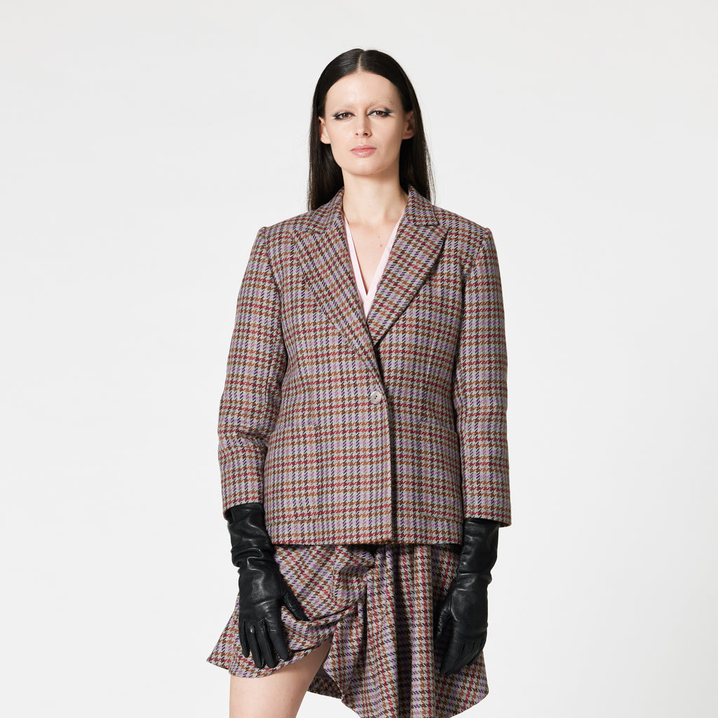 HELGA houndstooth wool jacket for an elegant and timeless office outfit Dorilou.
HELGA is a genderless style, available in plus size and also designed for curvy figures.