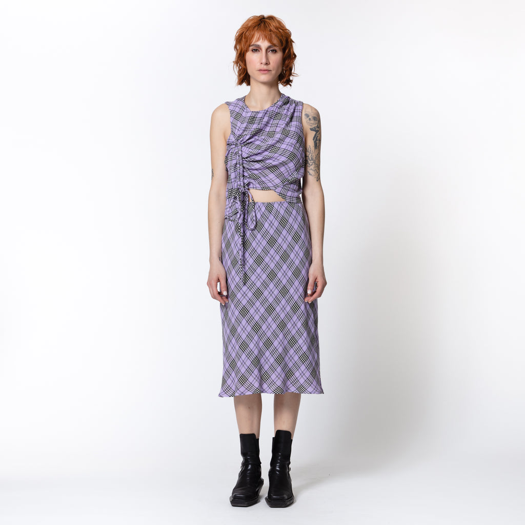 BETH lilac checked viscose and virgin wool asymmetrical crop top for summer festival Dorilou
BETH is a genderless style, available in plus size and also designed for curvy figures.
