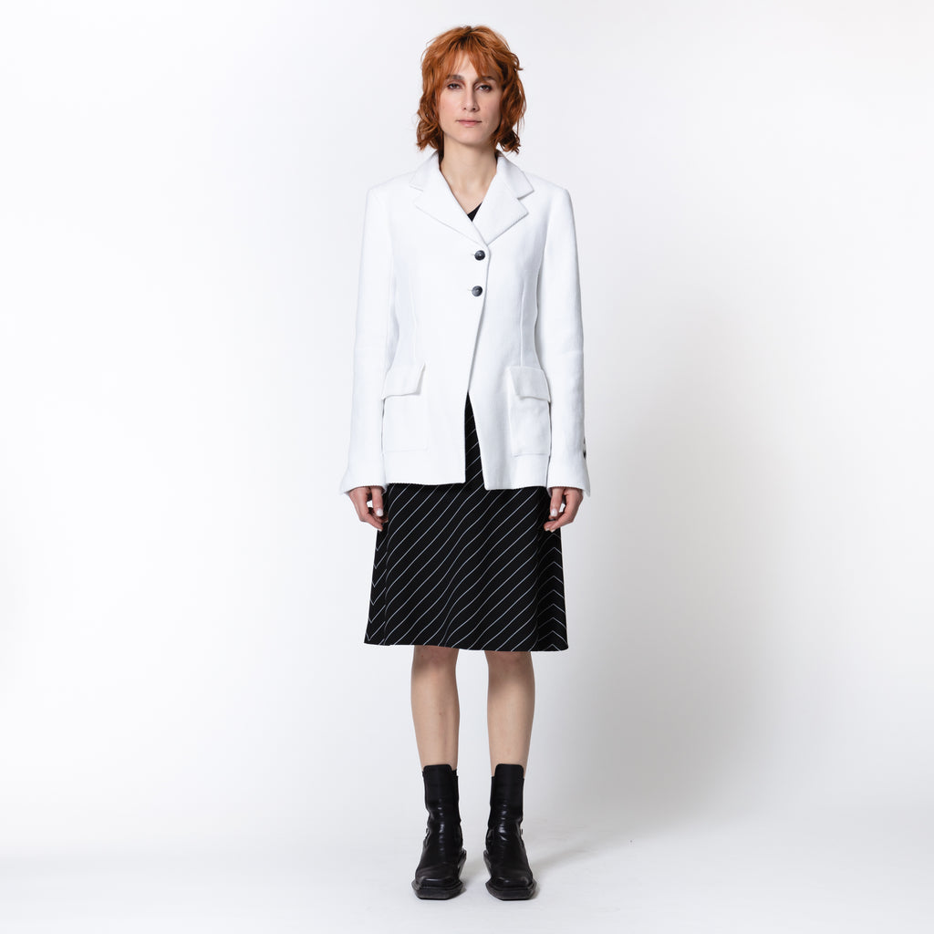 CLAUDE white linen and cotton blazer jacket for a work interview Dorilou
CLAUDE  is a genderless style, available in plus size and also designed for curvy figures.